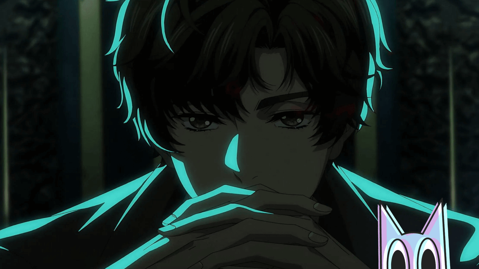 Klein Moretti em um quarto escuro, iluminado por velas, realizando um ritual misterioso no primeiro episódio de Lord of the Mysteries.