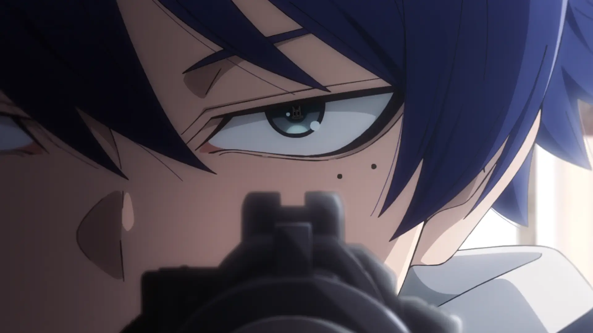 O protagonista Shiki Ichinose com seus poderes de sangue ativados, em um guia completo sobre o personagem de Tougen Anki.