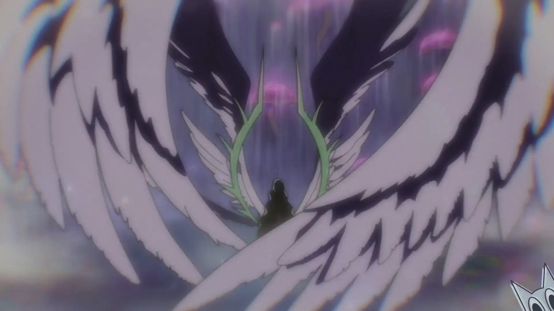 A enigmática Zavthier, Rainha da Névoa de Clevatess, envolta em névoa e com suas asas visíveis, em um guia sobre a personagem.