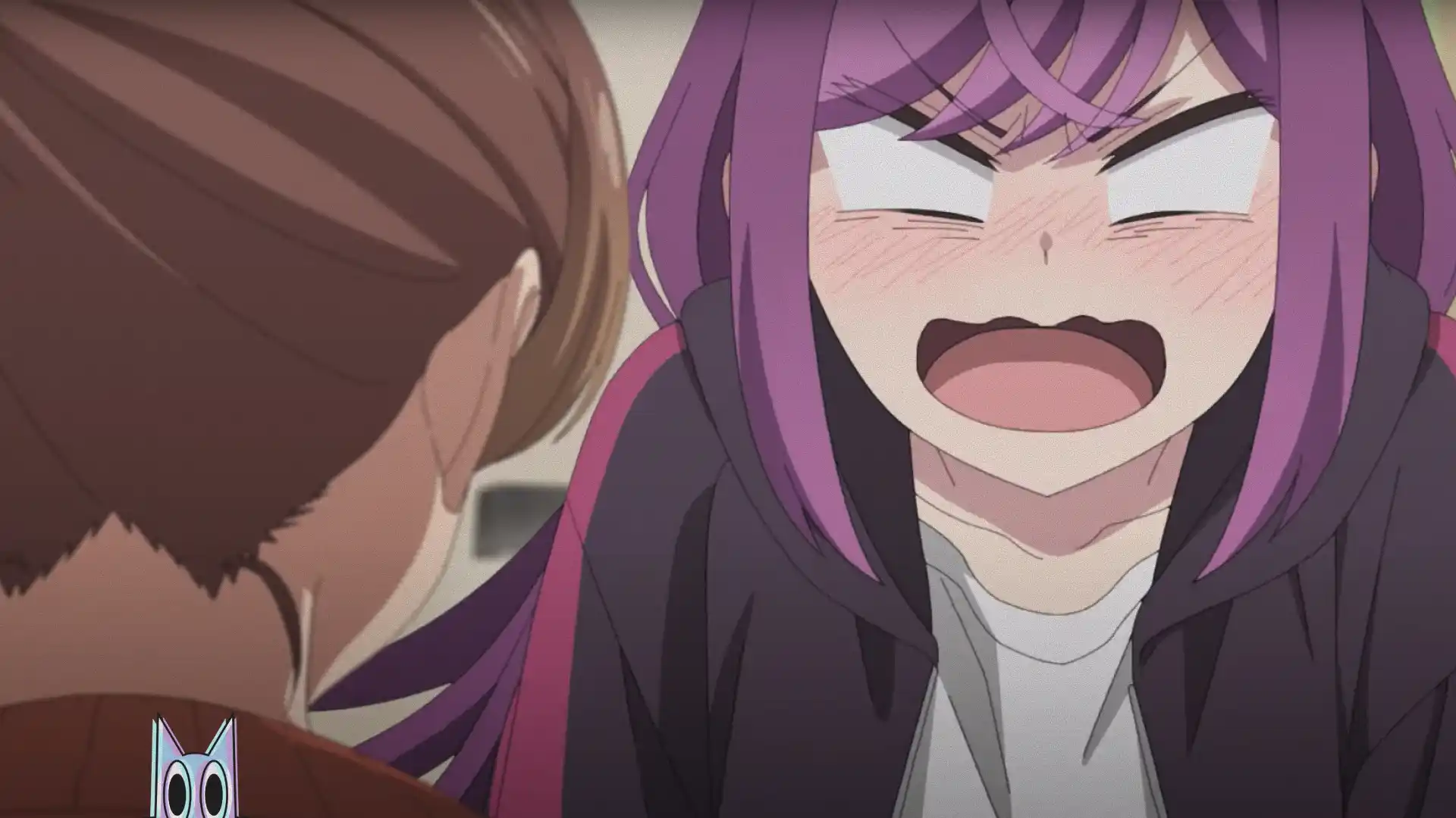 O protagonista mangaká cercado por suas assistentes excêntricas no pôster do anime A Mangaka's Weirdly Wonderful Workplace.