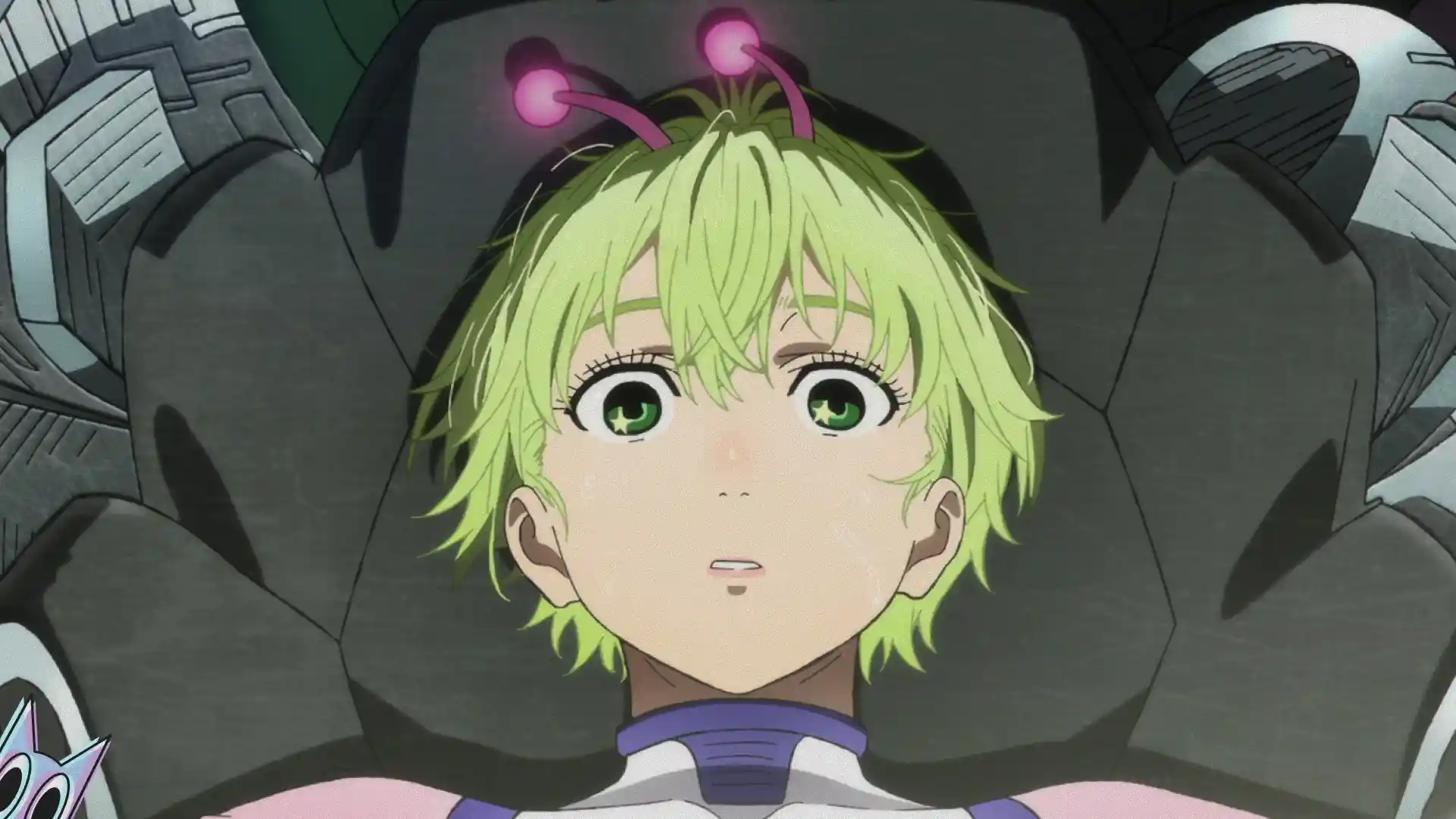 A nova personagem Bamora em sua forma humana e dentro de seu exotraje kaiju, em um guia sobre a personagem de Dandadan.