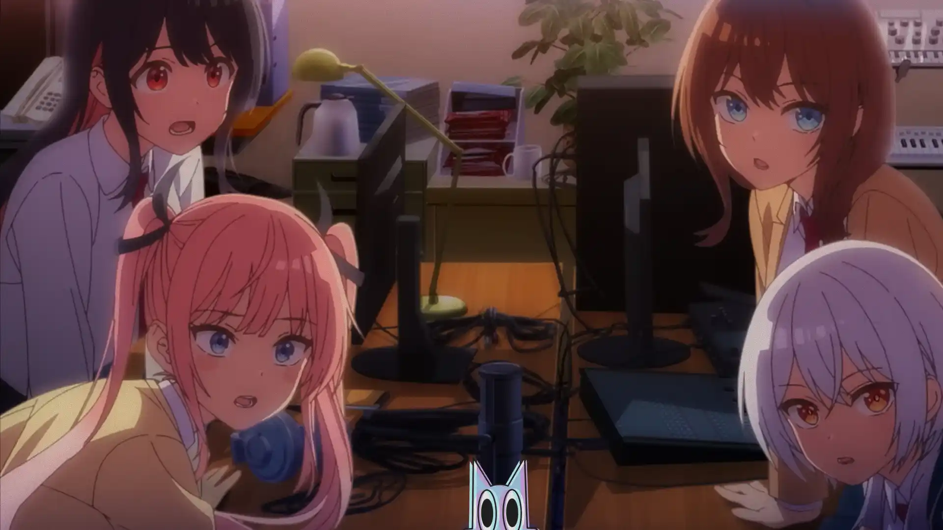 Arte promocional do anime Tune In to the Midnight Heart, mostrando os protagonistas em um estúdio de rádio.