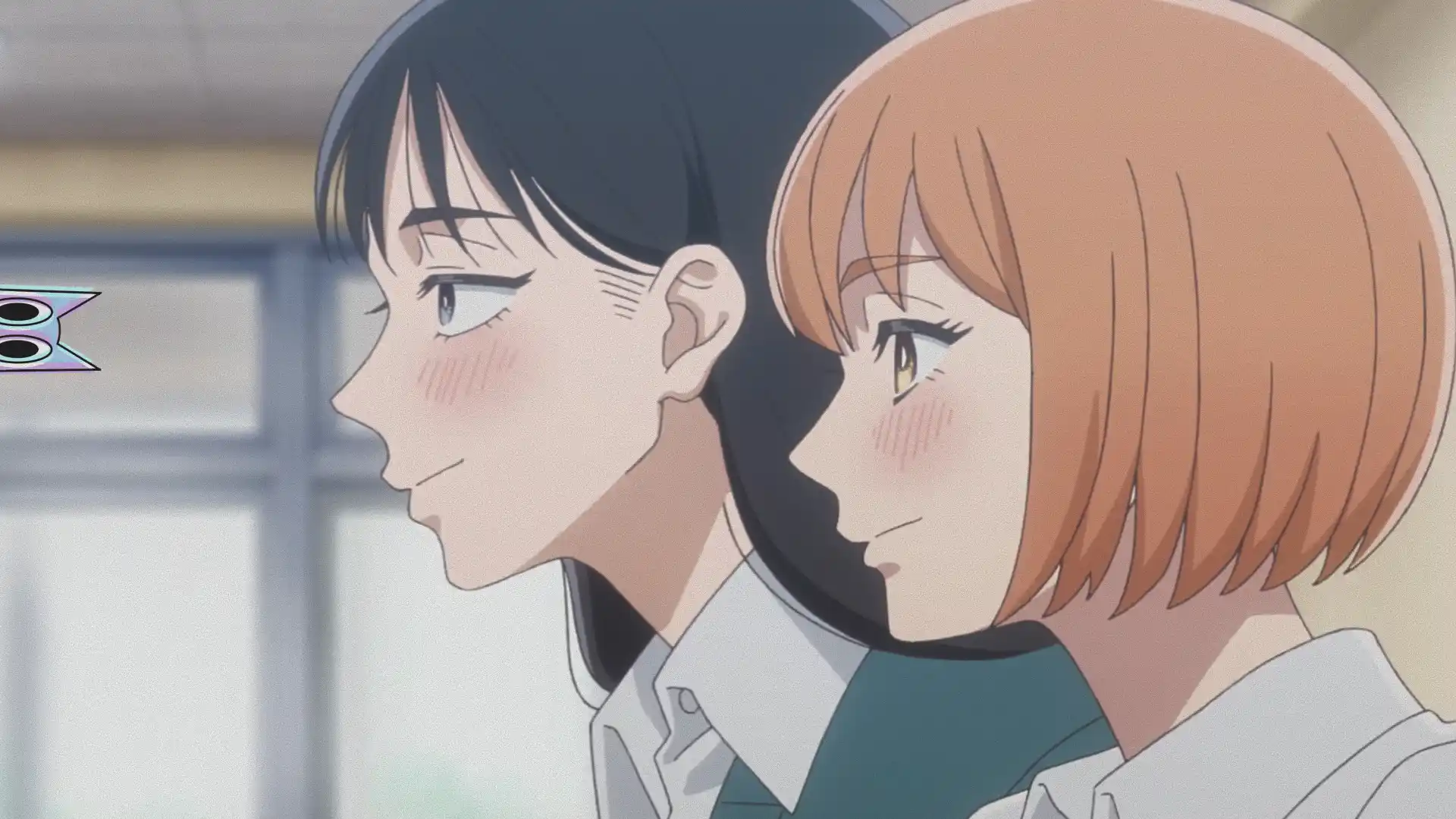 Arte promocional do anime Kirio-kun no Fan Club, mostrando as protagonistas Namisaki e Kawai observando Kirio.